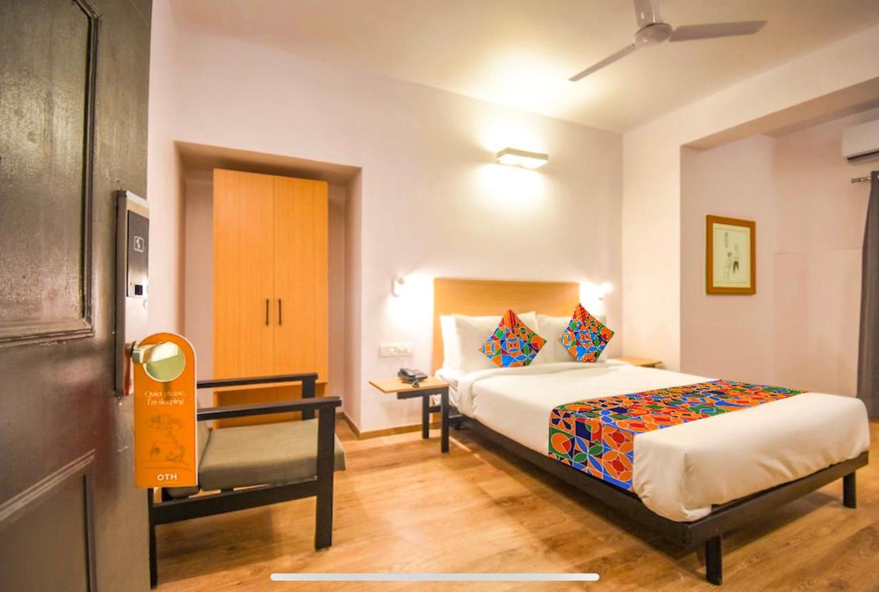 Fabexpress Heera Holiday Inn Kolkata Exterior photo